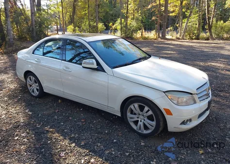 2008 Mercedes-Benz C 300 Luxury/Sport z USA, uszkodzony, nr VIN WDDGF54X48R039110